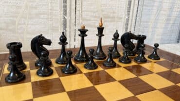 курсы шахмат бишкек: Шахматы СССР. Полный комплект! Все одинаковые. Доска дерево. Фигуры — 4