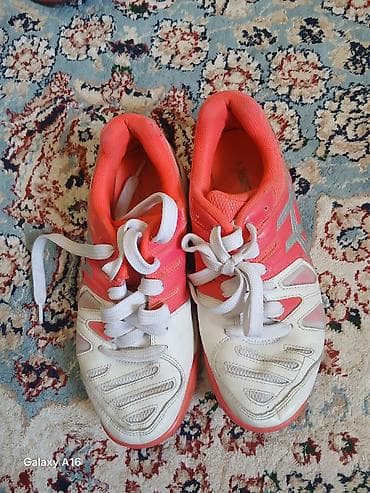 Личные вещи: Кроссовки и кеды (2 пары) 1) Спортивные кроссовки Asics - Цвет — 2