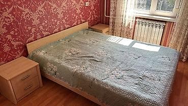 Спальный гарнитур в светлом древесном оттенке Состав комплекта: - — 2