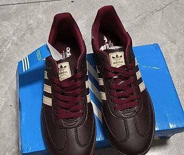 Кроссовки adidas Samba в классическом ретро-стиле. Низкий силуэт