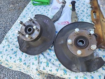 цапфа на степ: Передние поворотные кулаки/ступицы в сборе (левый и правый) Состав: - — 2