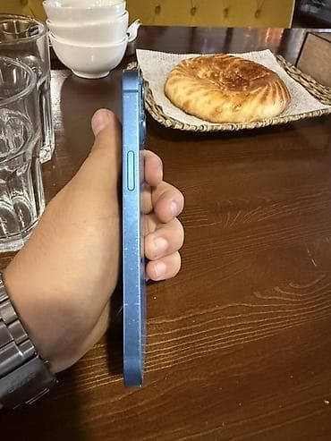 face id: IPhone 13, Б/у, 128 ГБ, Синий — 4