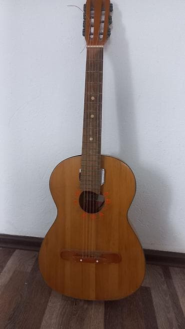 семейный велик: Классическая акустическая гитара (6 струн), тип «испанская». - Корпус — 2