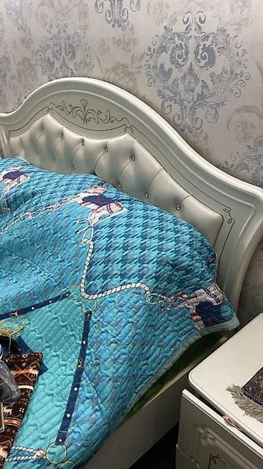 итальянский костюм: Спальный гарнитур в классическом стиле, цвет айвори с золотистой — 3