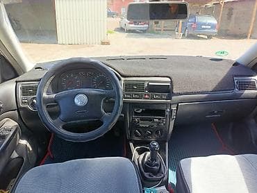 Volkswagen: Volkswagen Golf Variant: 2004 г., 2 л, Механика, Бензин, Универсал — 8
