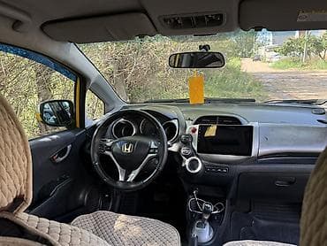 жили машина: Honda Fit: 2009 г., 1.3 л, Робот, Бензин, Хетчбек — 2