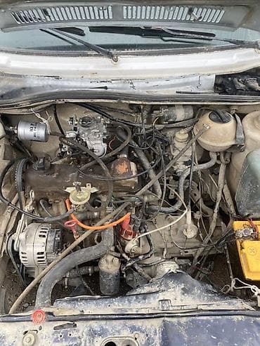 сокулук авто: Volkswagen Jetta: 1991 г., 1.8 л, Кол менен иштөөчү, Бензин, Седан — 4