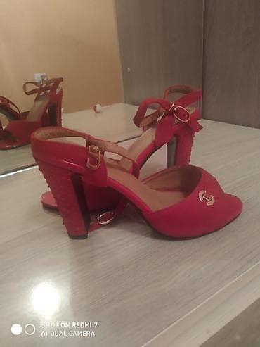 Туфли или босоножки как там они называются вообщем красного цвета at lalafo.kg Туфли или босоножки как там они называются вообщем красного цвета