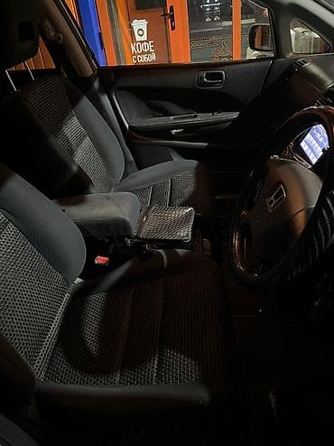 Продажа авто: Honda Stream: 2003 г., 1.7 л, Бензин — 7