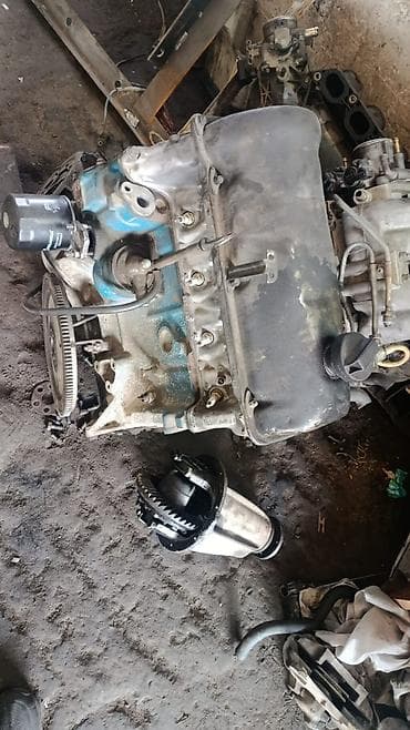 бензин: Двигатель внутреннего сгорания (рядный 4‑цилиндровый) с навесным — 1