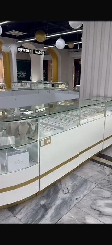 стеклянные ветрины: Срочно ‼️ Сдается помещение в новом ЦУМе Островная витрина для — 1