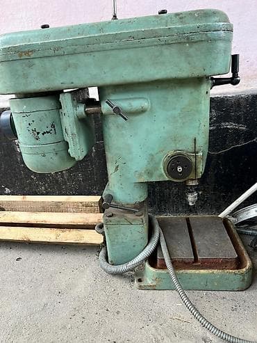 Сверлильный станок настольный (промышленный). Описание: - Компактная