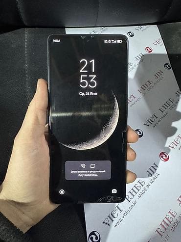 j5 prime: Смартфон с безрамочным дисплеем и центральным отверстием под — 2