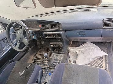 Унаа: Mazda 626: 1989 г., Кол менен иштөөчү, Бензин, Седан — 4