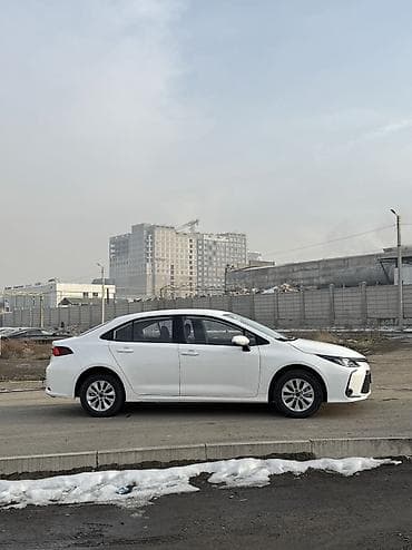 toyota corolla 2023: Toyota Corolla: 2025 г., 1.2 л, Бензин — 5