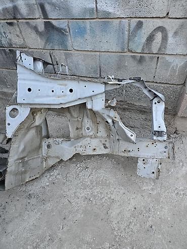 стойка на фит: Лонжерон Honda, Б/у — 2
