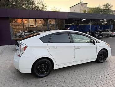 Toyota Prius: 2015 г., 1.8 л, Гибрид — 3