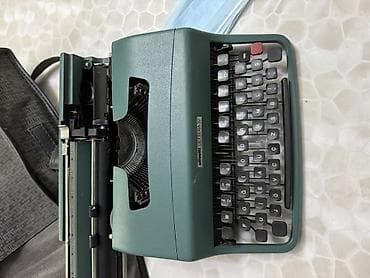 Портативная печатная машинка Olivetti Lettera 32 - Классическая
