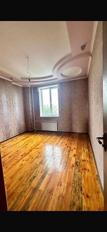 двух этажный дом: Предлагается двухэтажный дом с просторным двором. Дом имеет прочный — 8