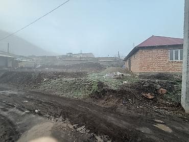 платная парковка: Продаётся участок земли с домом из кирпича. Хороший торг — 3