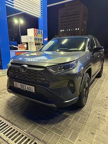 салон на 210: Toyota RAV4: 2019 г., 2.5 л, Автомат, Гибрид, Кроссовер — 1