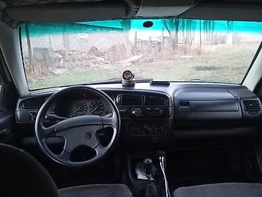 mini car: Volkswagen Vento: 1992 г., 1.8 л, Механика, Бензин, Седан — 5