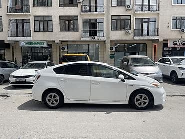 prius: Toyota Prius: 2013 г., 1.8 л, Автомат, Гибрид, Хэтчбэк — 2