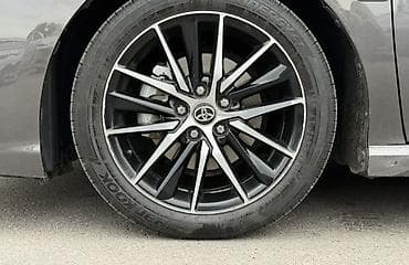 bmw 34: Toyota Camry: 2021 г., Гибрид, Седан — 6