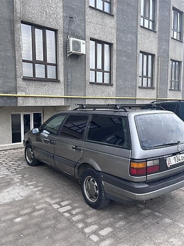 Унаа сатуу: Volkswagen Passat: 1988 г., 1.8 л, Кол менен иштөөчү, Газ, Универсал — 8
