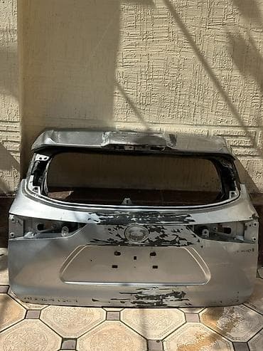 люк крыши: Крышка багажника Toyota, Б/у — 1