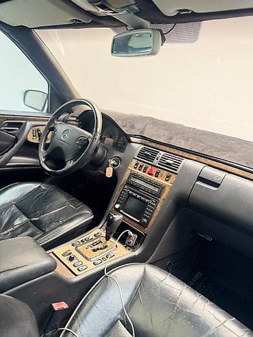 5: Mercedes-Benz E-Class: 2002 г., 5 л, Автомат, Бензин, Седан — 4