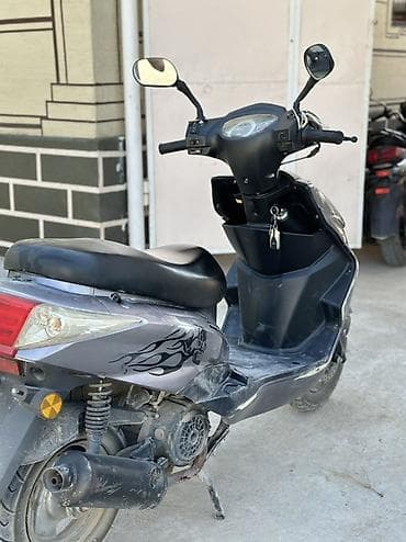 мото ролик: Скутер Regal Raptor серого цвета, предназначенный для городской езды — 5