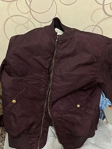 Айымдардын бут кийими: Очень качественный бомбер куртка H&M бордового цвета. Подходит на — 3