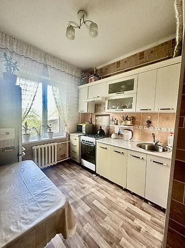 продаю 1к кв: 2 комнаты, 48 м², 105 серия, 1 этаж — 7