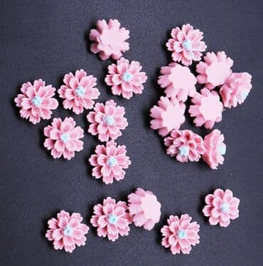 Кабошоны ( пион) полимерные двухслойные - диаметр 12 мм, высота 6 мм