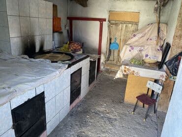 самые дешёвые дома: Үйдүн жарымы, 90 кв. м, 3 бөлмө, Менчик ээси — 11