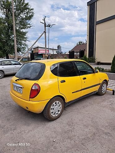 авто компании: Daihatsu Sirion: 1998 г., 1 л, Механика, Бензин, Хэтчбэк — 2