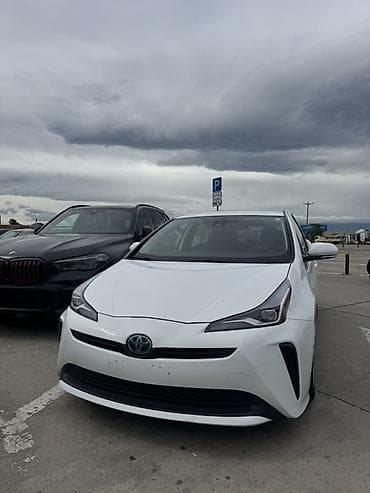 Toyota Prius: 2020 г., 1.8 л, Автомат, Гибрид, Хэтчбэк at lalafo.kg Toyota Prius: 2020 г., 1.8 л, Автомат, Гибрид, Хэтчбэк