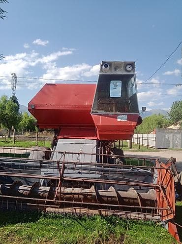 Транспорт: Зерноуборочный комбайн (классический советско/российский тип с боковым — 2
