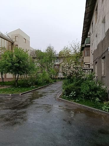 3 комнаты, 75 м², Сталинка, 2 этаж, Старый ремонт at lalafo.kg 3 комнаты, 75 м², Сталинка, 2 этаж, Старый ремонт