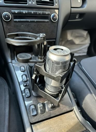 Автомобильный подстаканник на мерседес w210 черного цвета