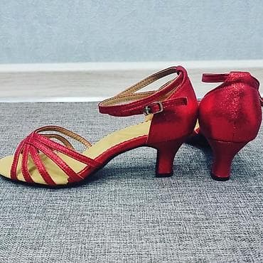 Для танцев. Каблук 5смостались по одной паре, 38 размеры маломерят