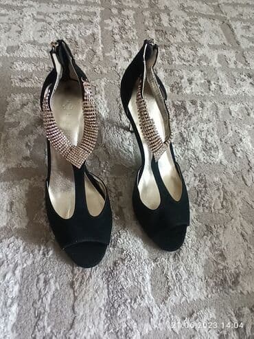 туфли черные с открытым носиком: Туфли замшевые новые. Фирма Kadina На выход очень красивые и изящные — 1