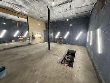 магазин продуктовый в аренду: 12 мкр Сдается гараж Площадь: 78м2 Наземный паркинг Удобный — 1