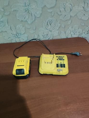 Курулуш жабдуулары: Зарядное устройство и аккумулятор DeWalt оригинал Комплект: - — 1