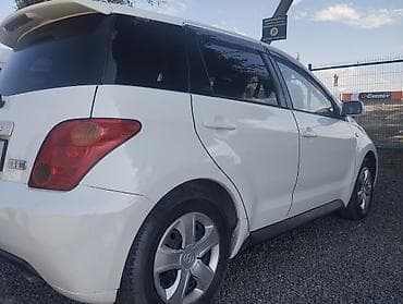 Транспорт: Toyota Ist: 2003 г., 1.5 л, Автомат, Бензин, Хэтчбэк — 4
