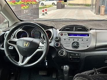 Продажа авто: Honda Fit: 2009 г., 1.5 л, Автомат, Бензин, Хэтчбэк — 4