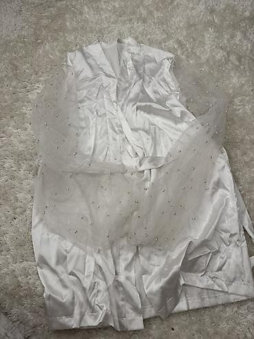 Жеке буюмдар: Белый атласный халат с поясом и фатиновой накидкой - Материал — 1