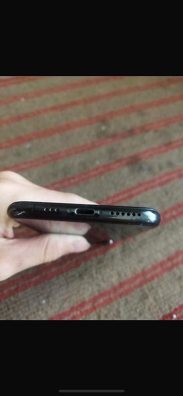оператив: IPhone Xs, Б/у, 64 ГБ, Jet Black, Зарядное устройство, 83 % — 3