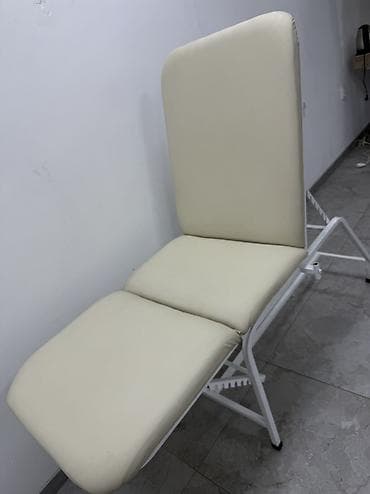 Косметологическое/массажное кресло-кушетка с регулировкой спинки и